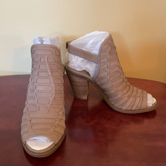 Jessica Simpson Shoes - Jessica Simpson chunky heel sandals